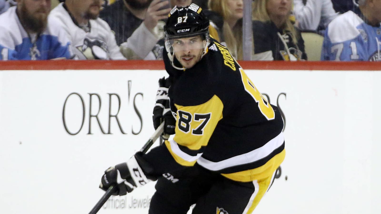 Penguins' Crosby, Dumoulin out after positive COVID-19 test