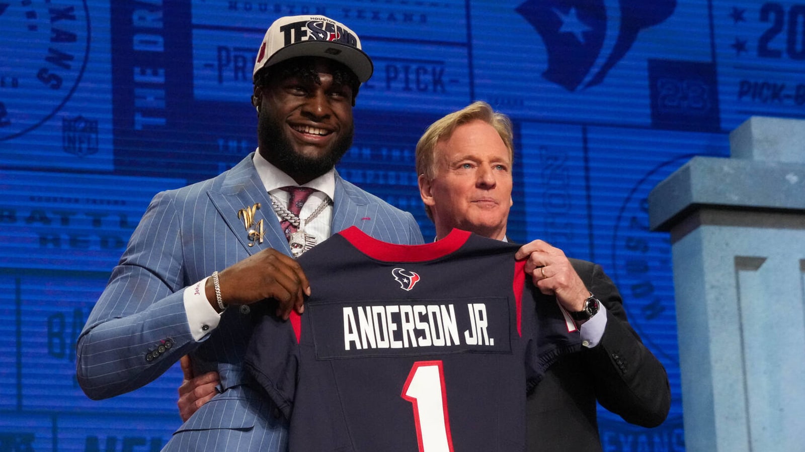 Texans pull off blockbuster, end up with No. 3 pick