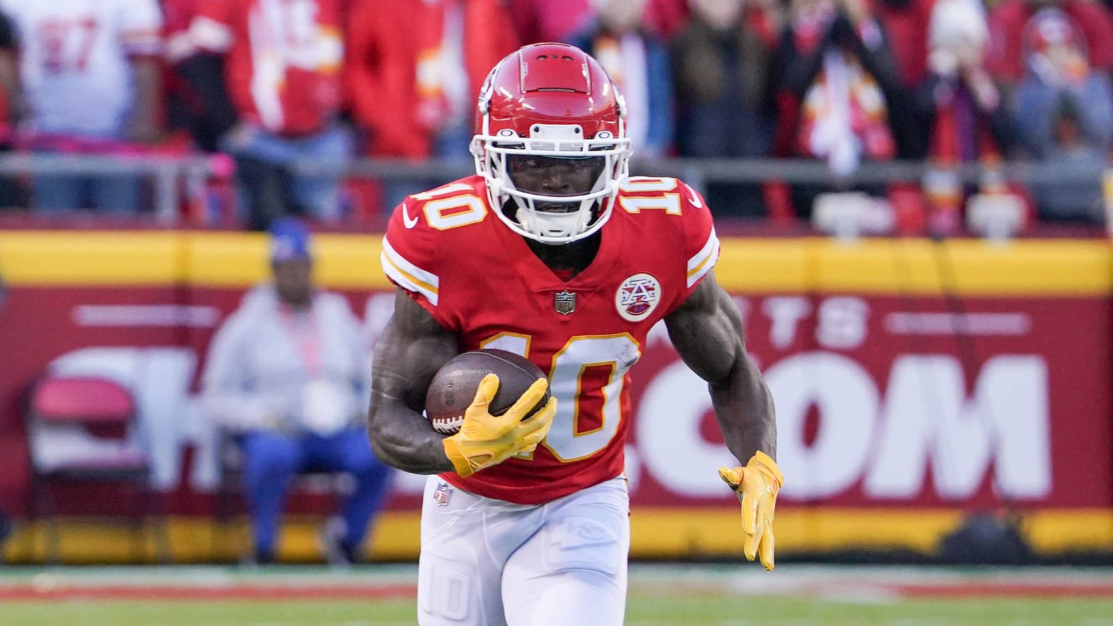 Tyreek Hill among three Chiefs placed on COVID-19 list