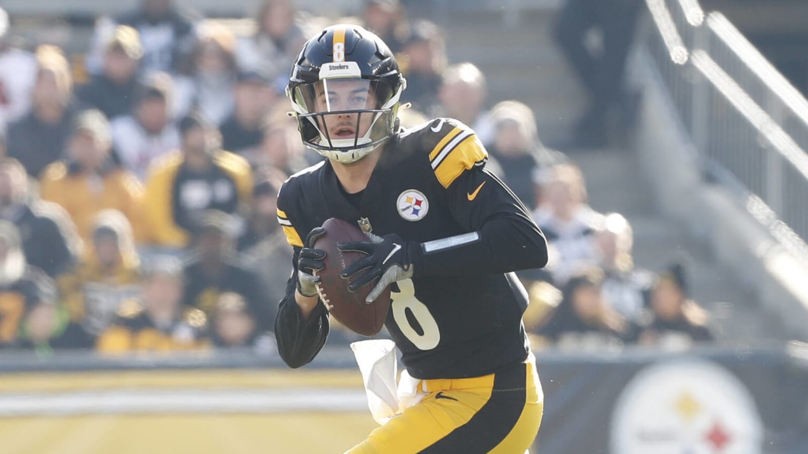 Teams declined to draft Steelers QB Kenny Pickett because of concerns over his small hands?