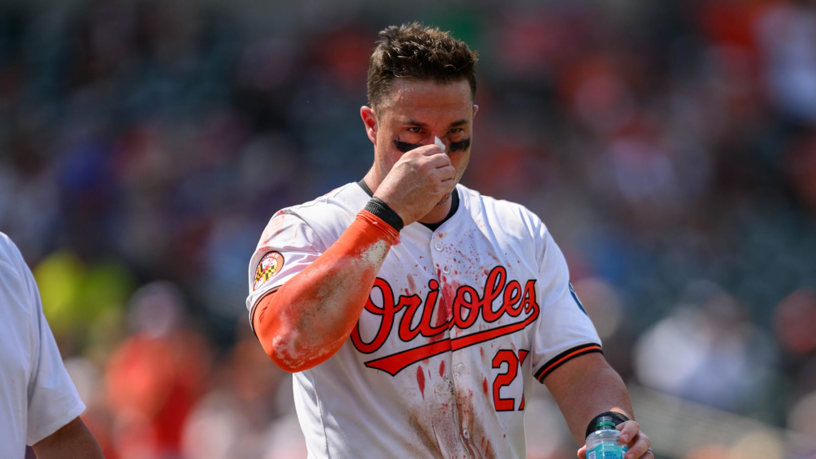 Watch: Orioles' James McCann shows his toughness vs. Blue Jays