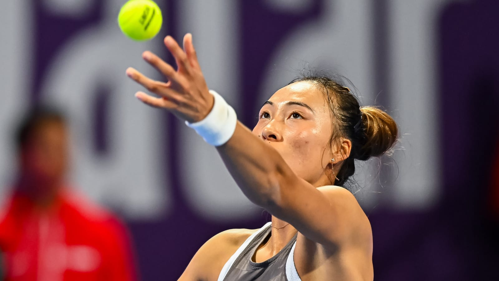 Watch: Don't mess with Zheng Qinwen as spectator at Indian Wells receives death glare after calling out during serve