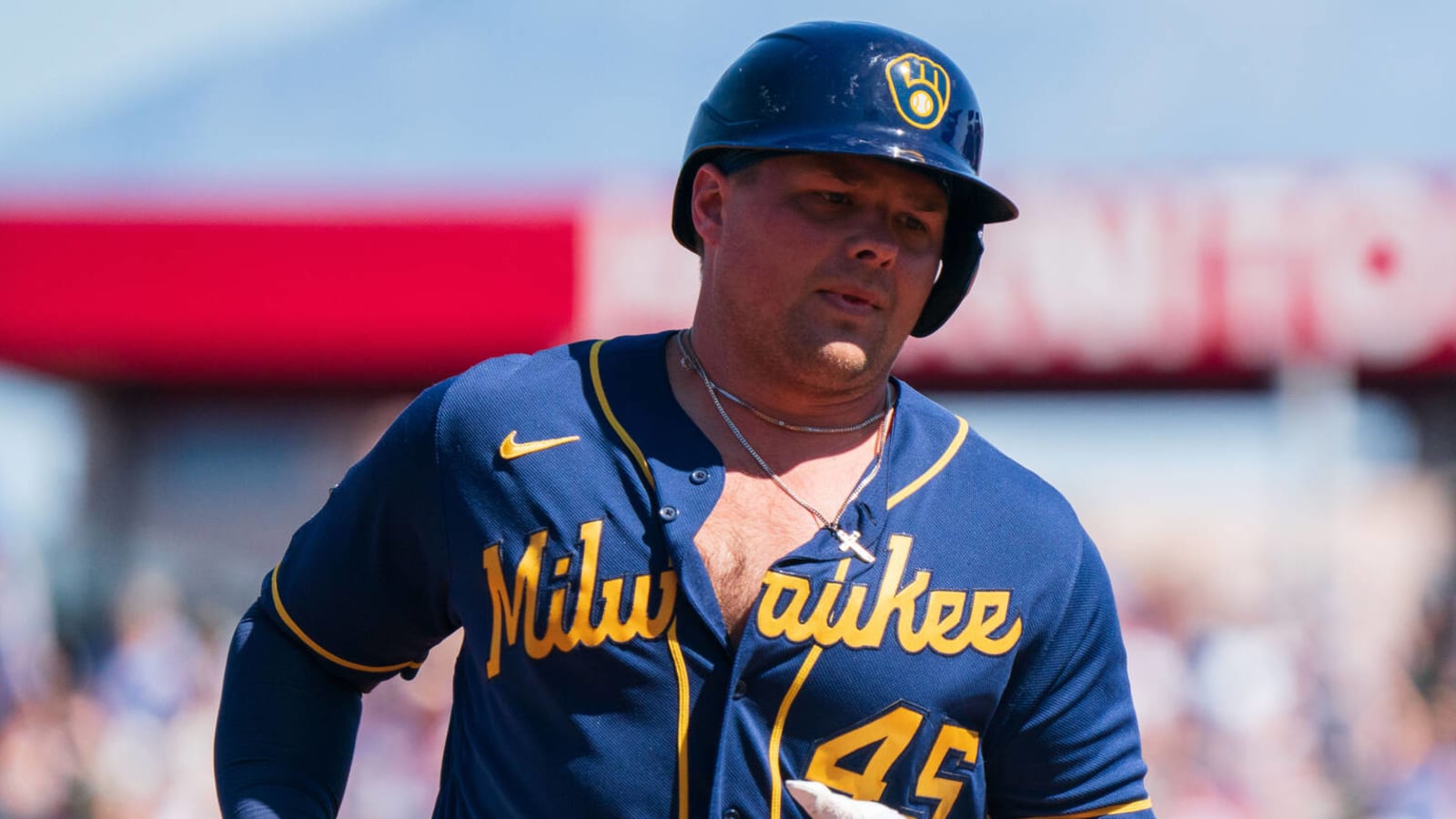 Brewers sign Luke Voit to one-year deal