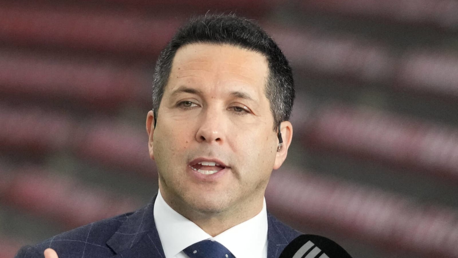 Adam Schefter blasts broadcaster for claim about Eagles locker room