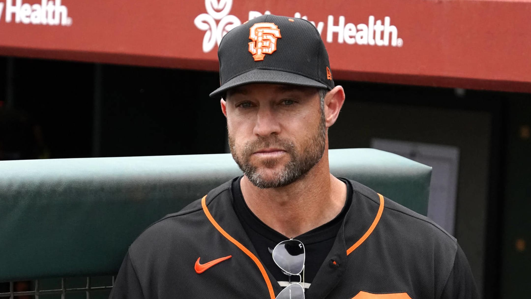 Giants manager Gabe Kapler, players kneel during anthem