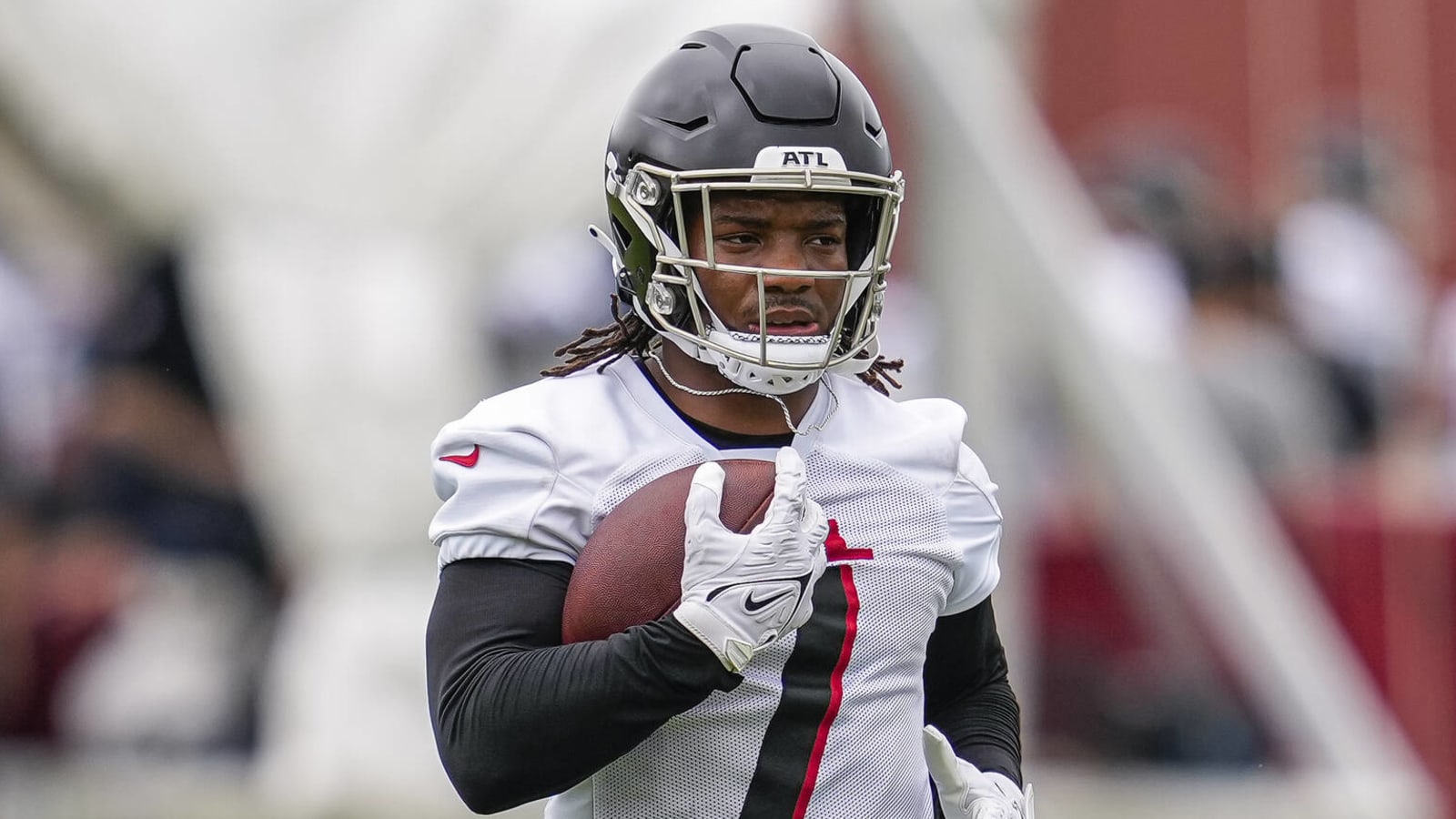 Watch: Falcons RB makes remarkable catch
