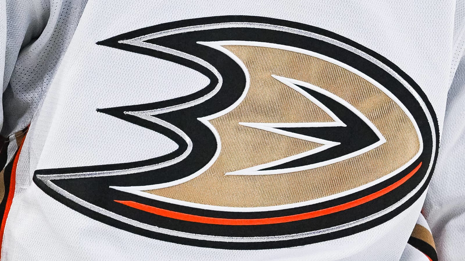 Ducks sign clutch prospect to entry-level contract
