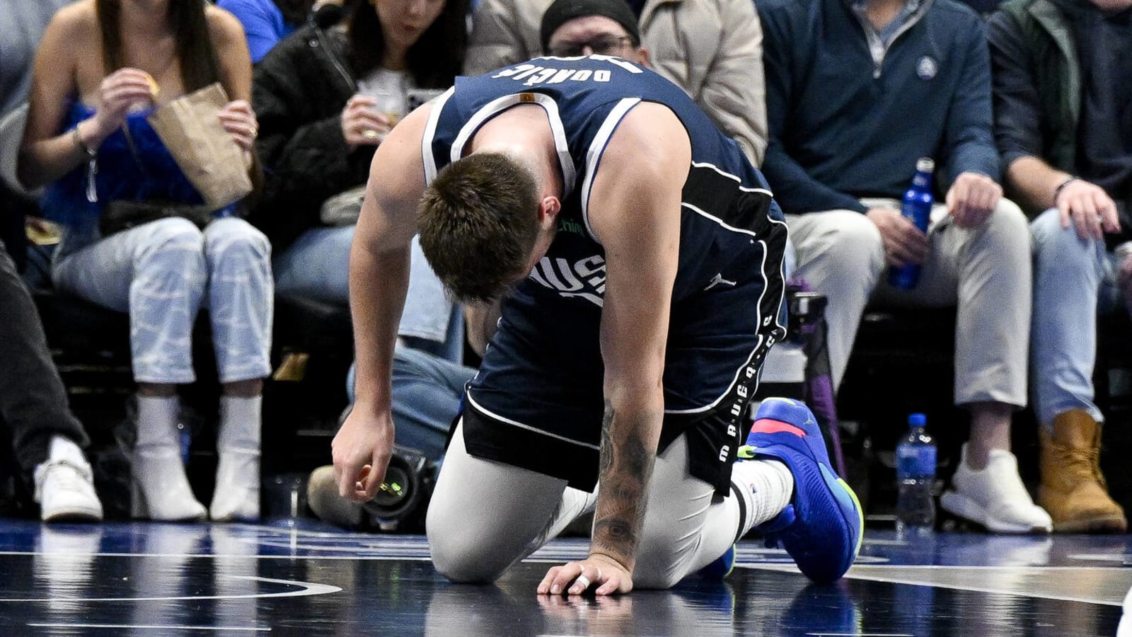 Hard fall forces Luka Doncic out of game vs. Pelicans