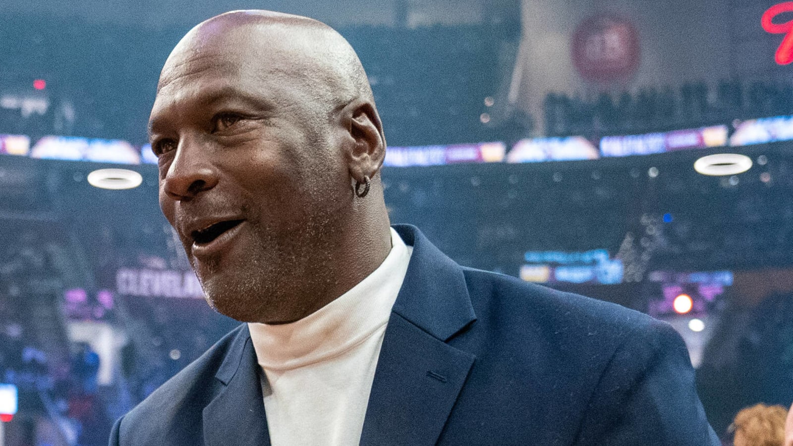 Michael Jordan in 'serious talks' to sell Hornets