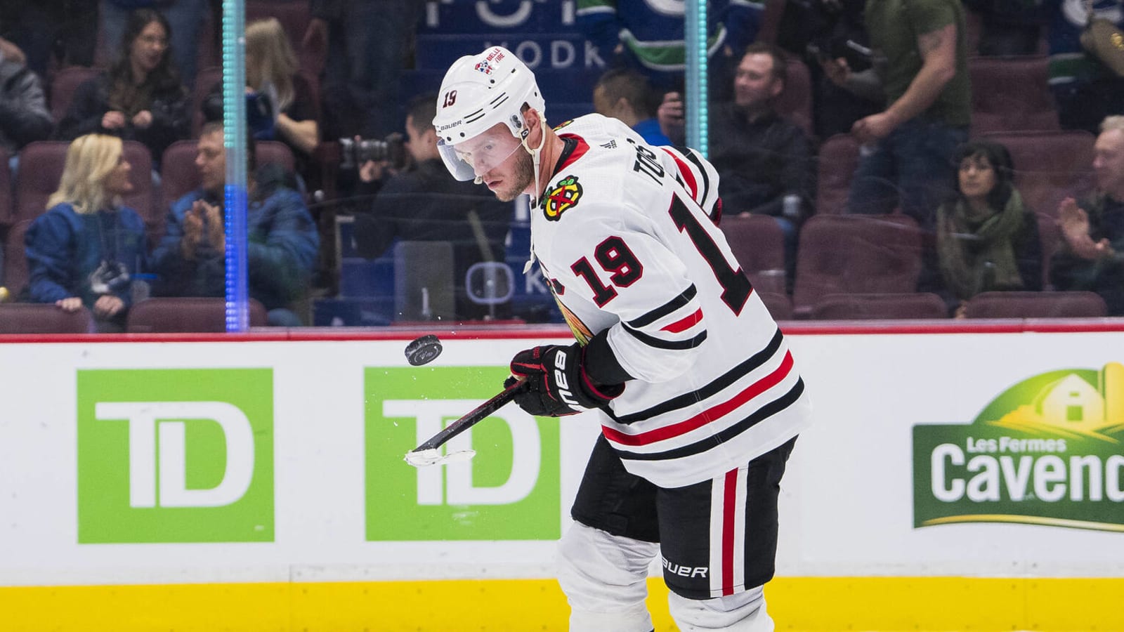 Jonathan Toews saying goodbye to Blackhawks, but not the NHL ... yet