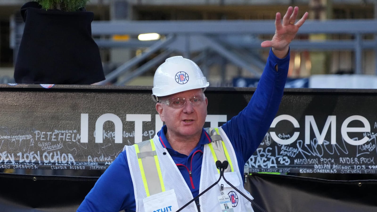 Clippers owner excited about toilets in team's new arena