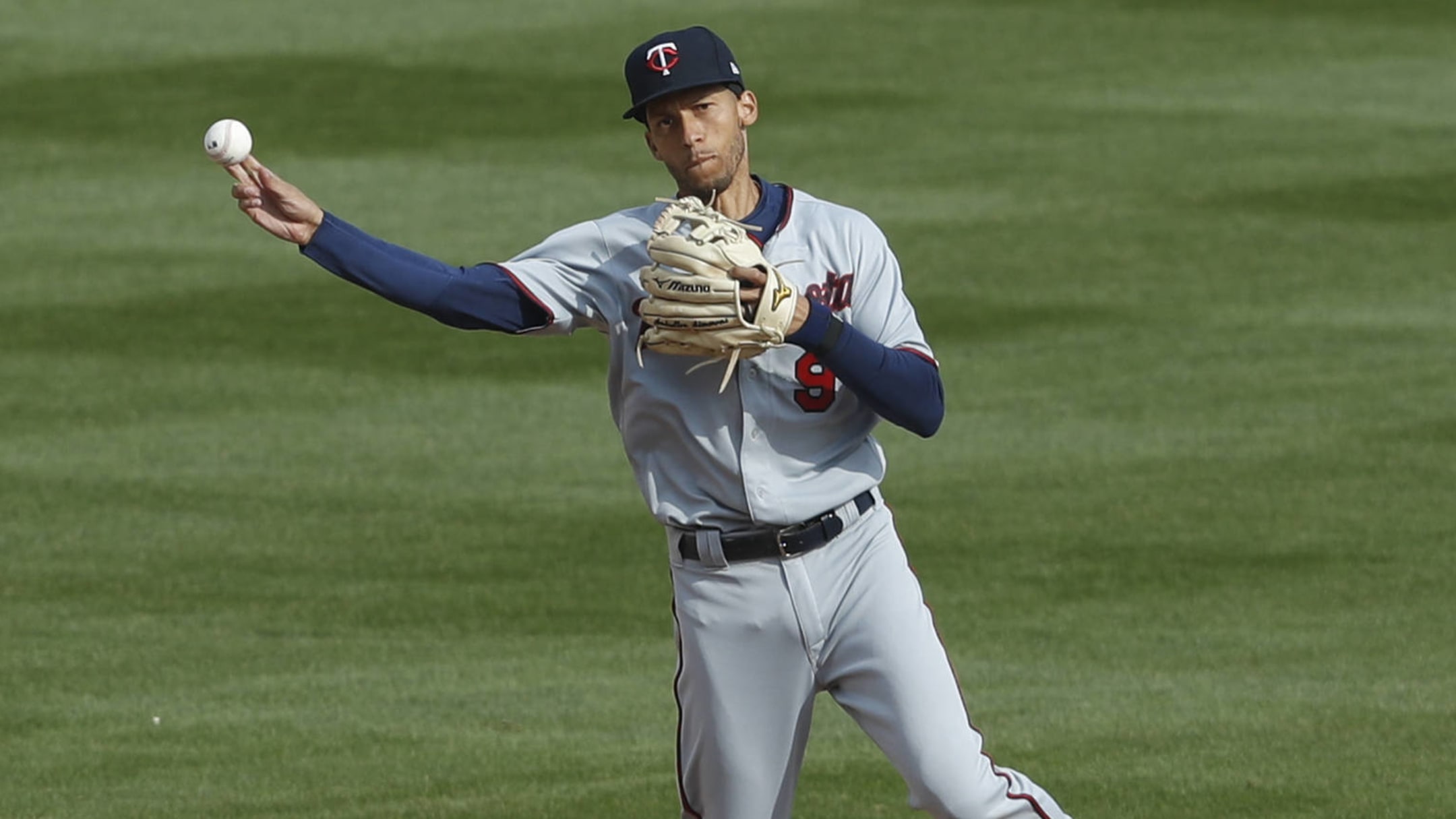 Twins shortstop Andrelton Simmons out after positive COVID-19 test