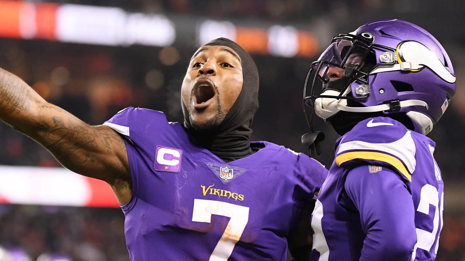 Vikings stay in playoff contention with 17-9 win vs. Bears