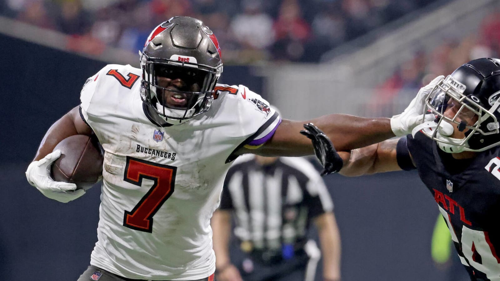 Buccaneers re-sign Leonard Fournette to three-year, $21M deal