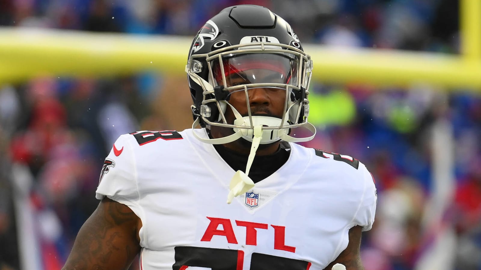 Falcons release RB Mike Davis after one season