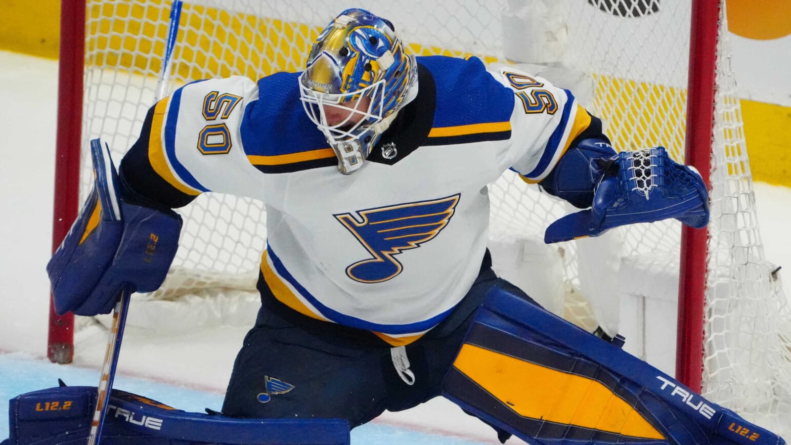 Report: Blues goalie Jordan Binnington suffers knee injury