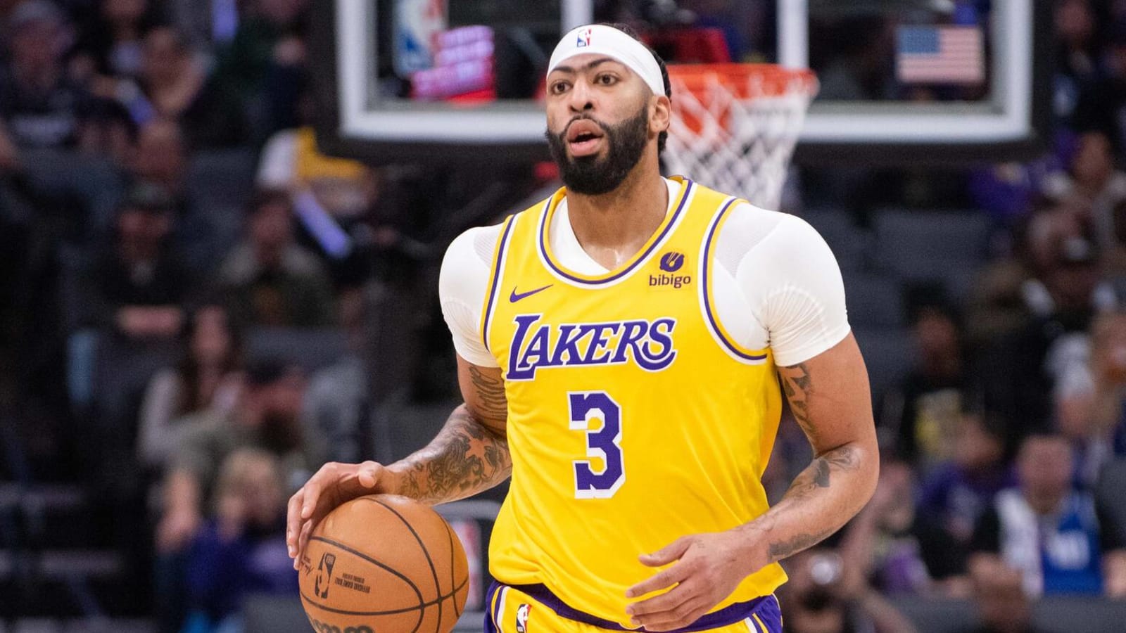 Lakers star Anthony Davis exits with eye injury | Yardbarker