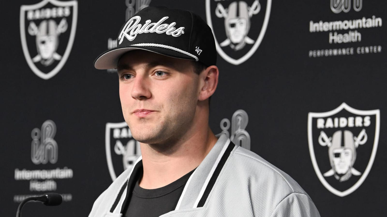 Raiders make big announcement on TE Brock Bowers