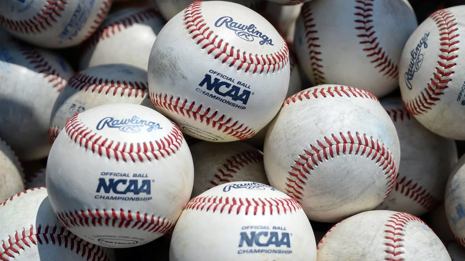 Watch Ambidextrous pitcher for Miss State strikes out batters Yardbarker