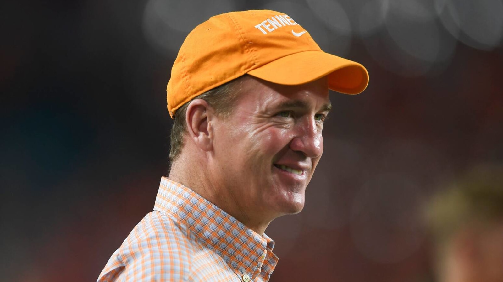 Manning brothers' comments on 'halftime adjustments' cause uproar