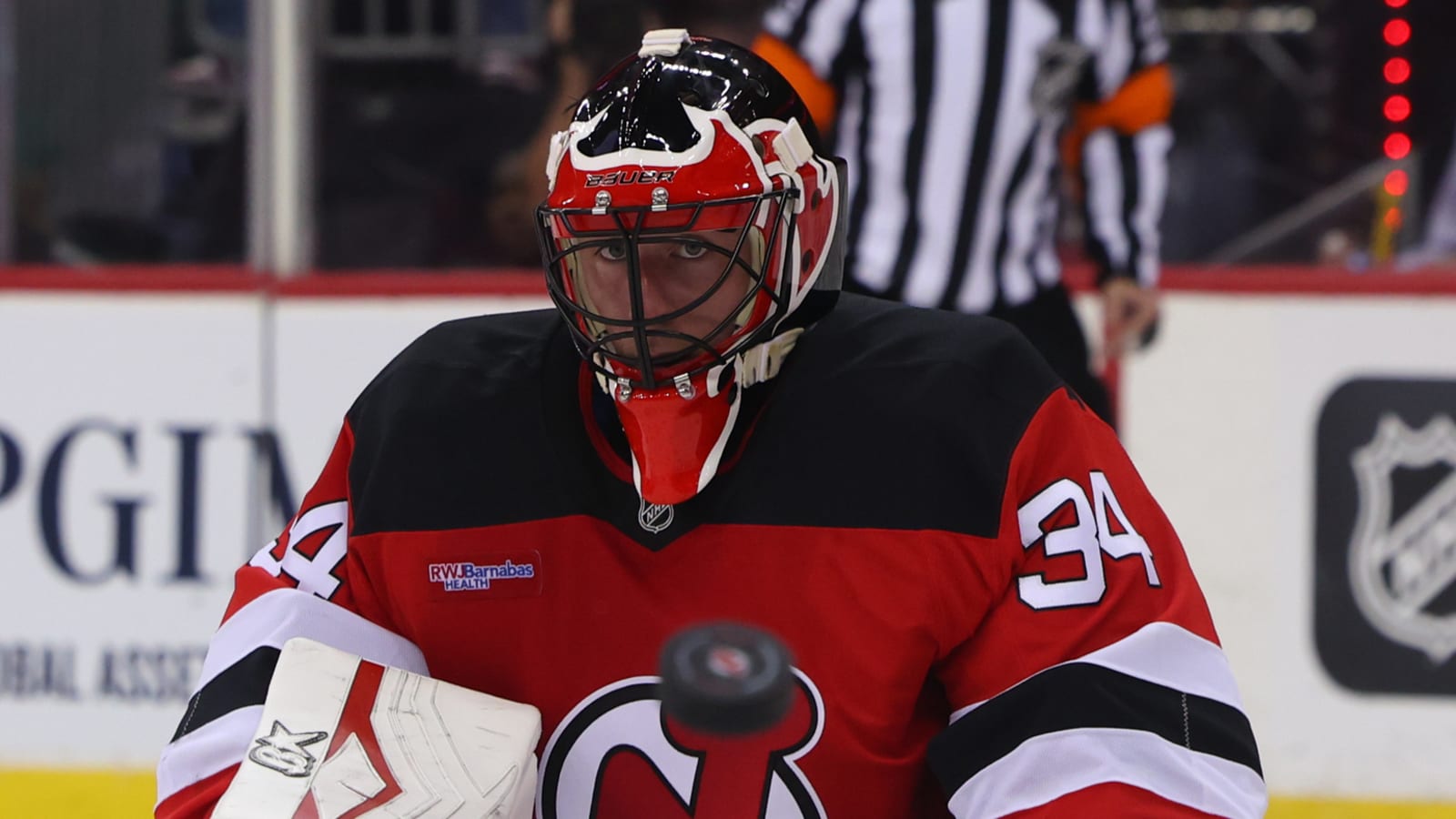 Watch: Devils goalie gives up odd goal on unlucky bounce