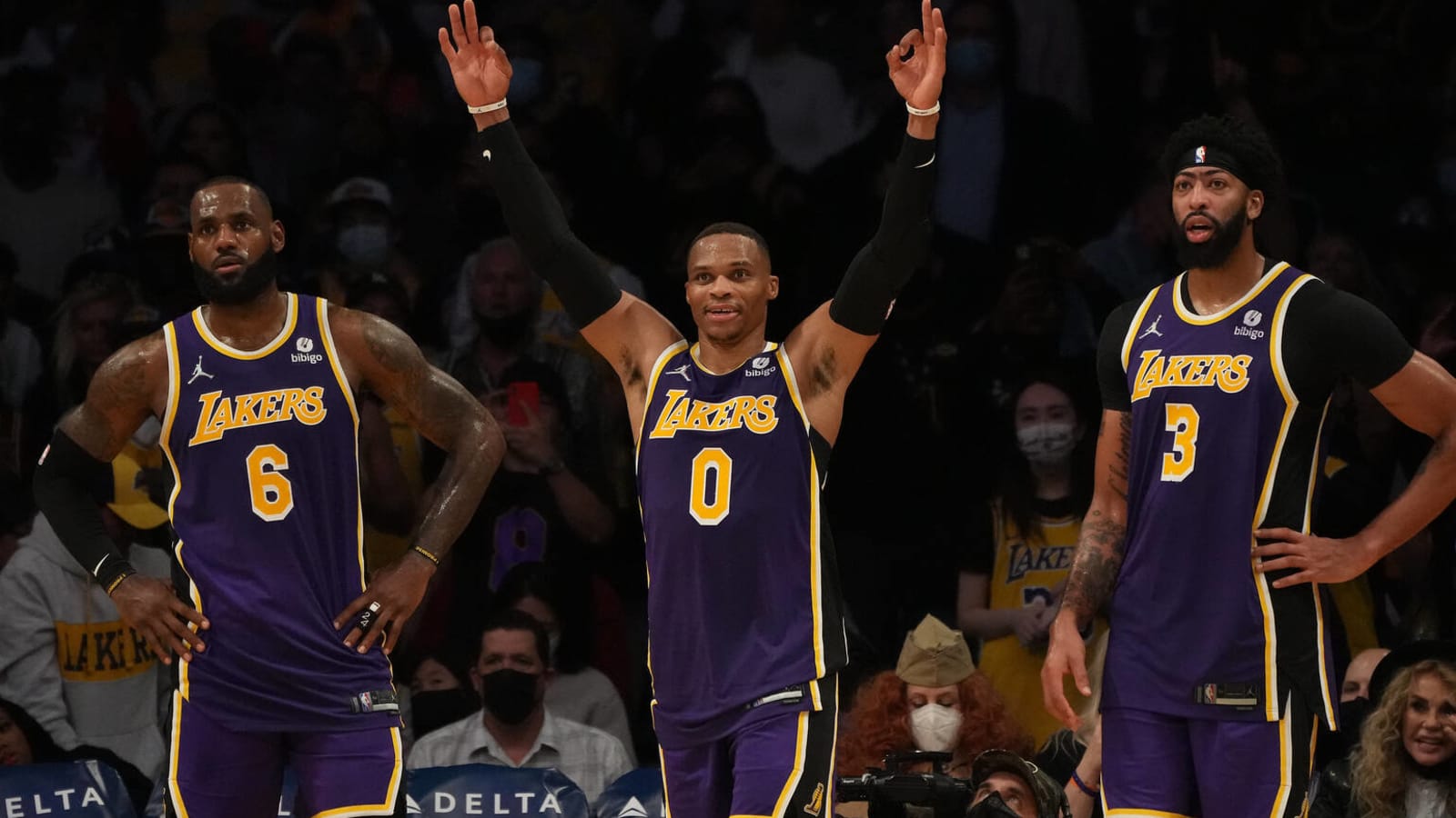 Lakers' Big 3 stars have phone call to discuss commitment?