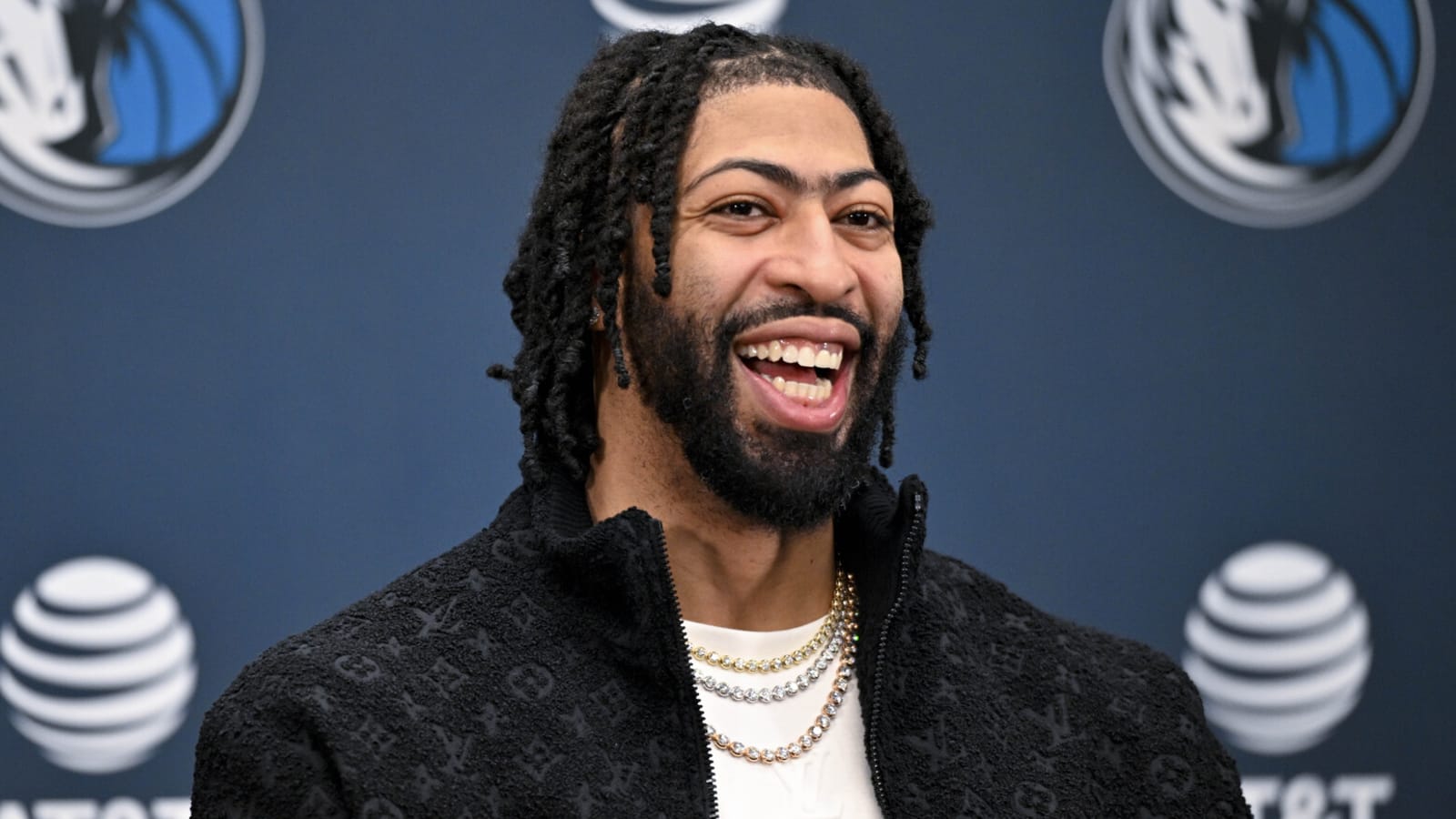 Anthony Davis addresses Mavericks fans' anger over trade