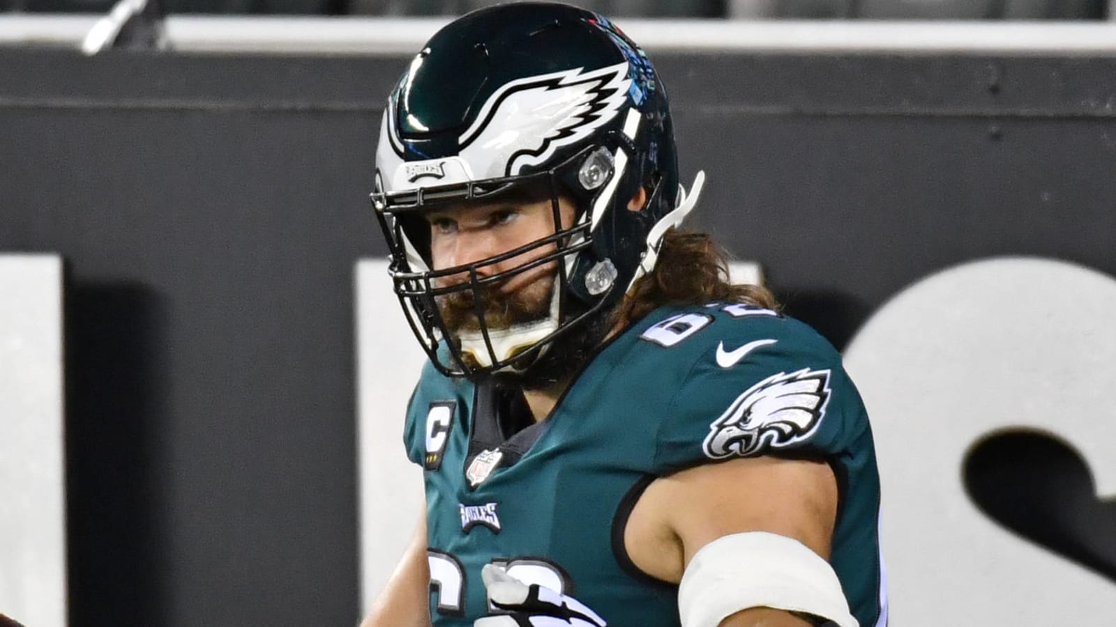 Eagles' Kelce dyed hair blond after losing bet to Ertz