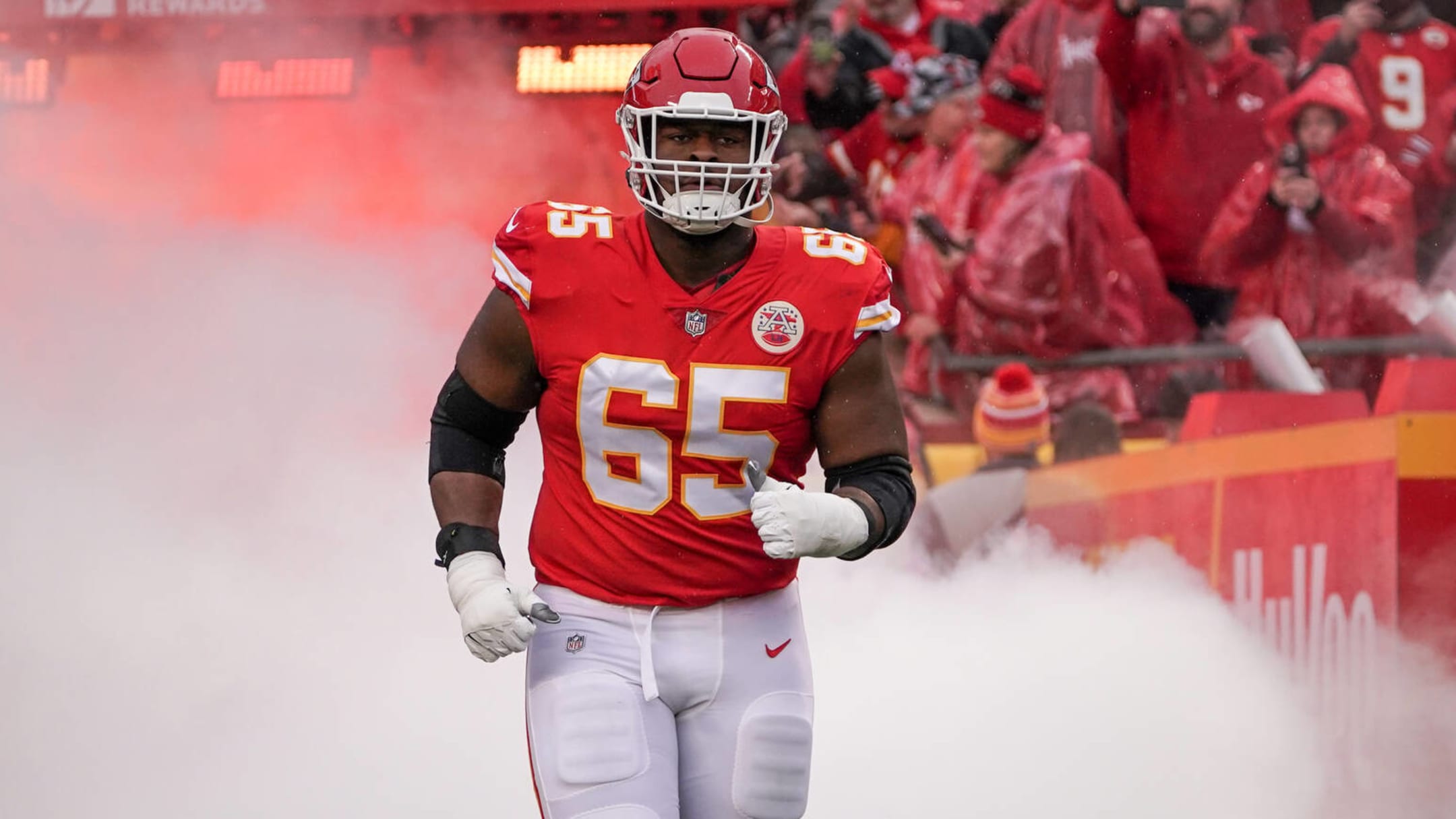 Chiefs OL Trey Smith goes from watching Chiefs win Super Bowl to helping  them win