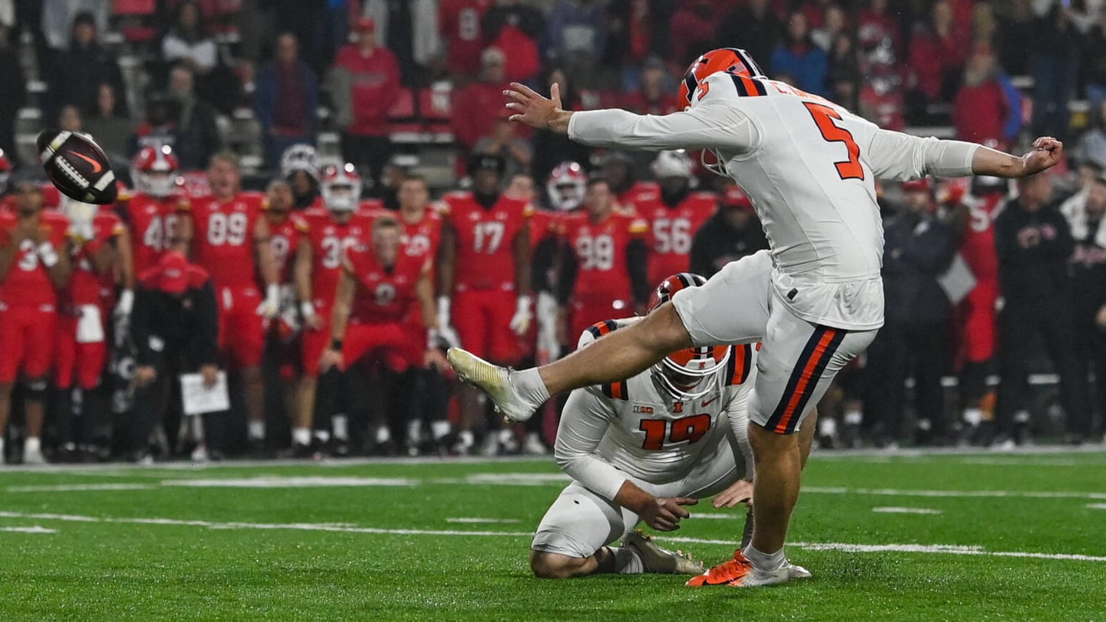 Watch: Walk-off FG helps Illinois stun Maryland