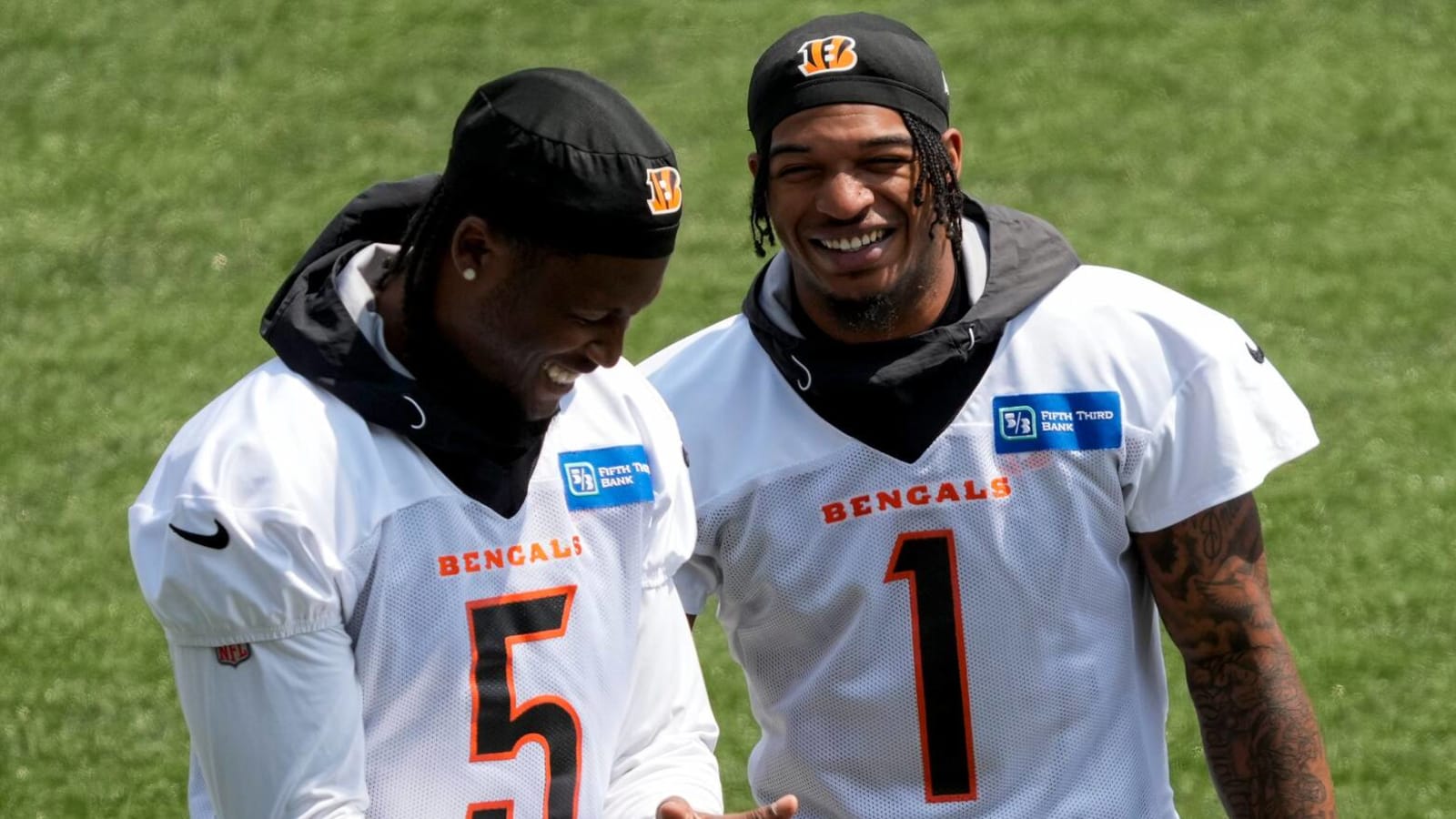 Expert has surprising take on which WR Bengals should trade, keep