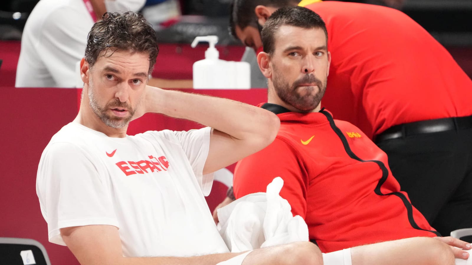 Lakers trade Marc Gasol, second-rounder, cash to Grizzlies