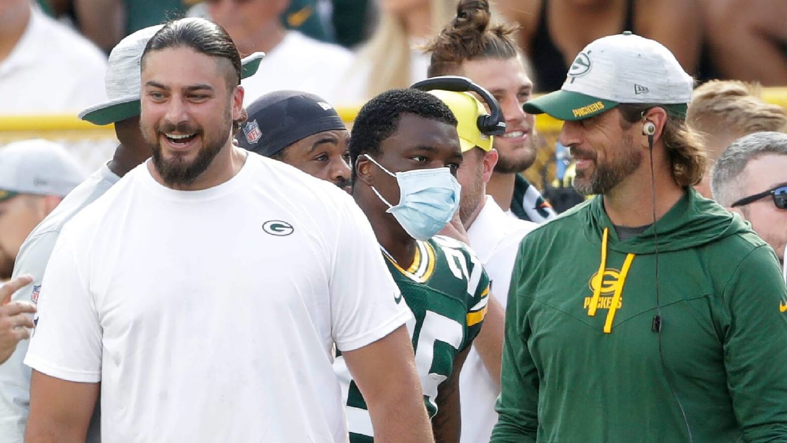 Aaron Rodgers, David Bakhtiari blare 'Colt 45' in golf cart