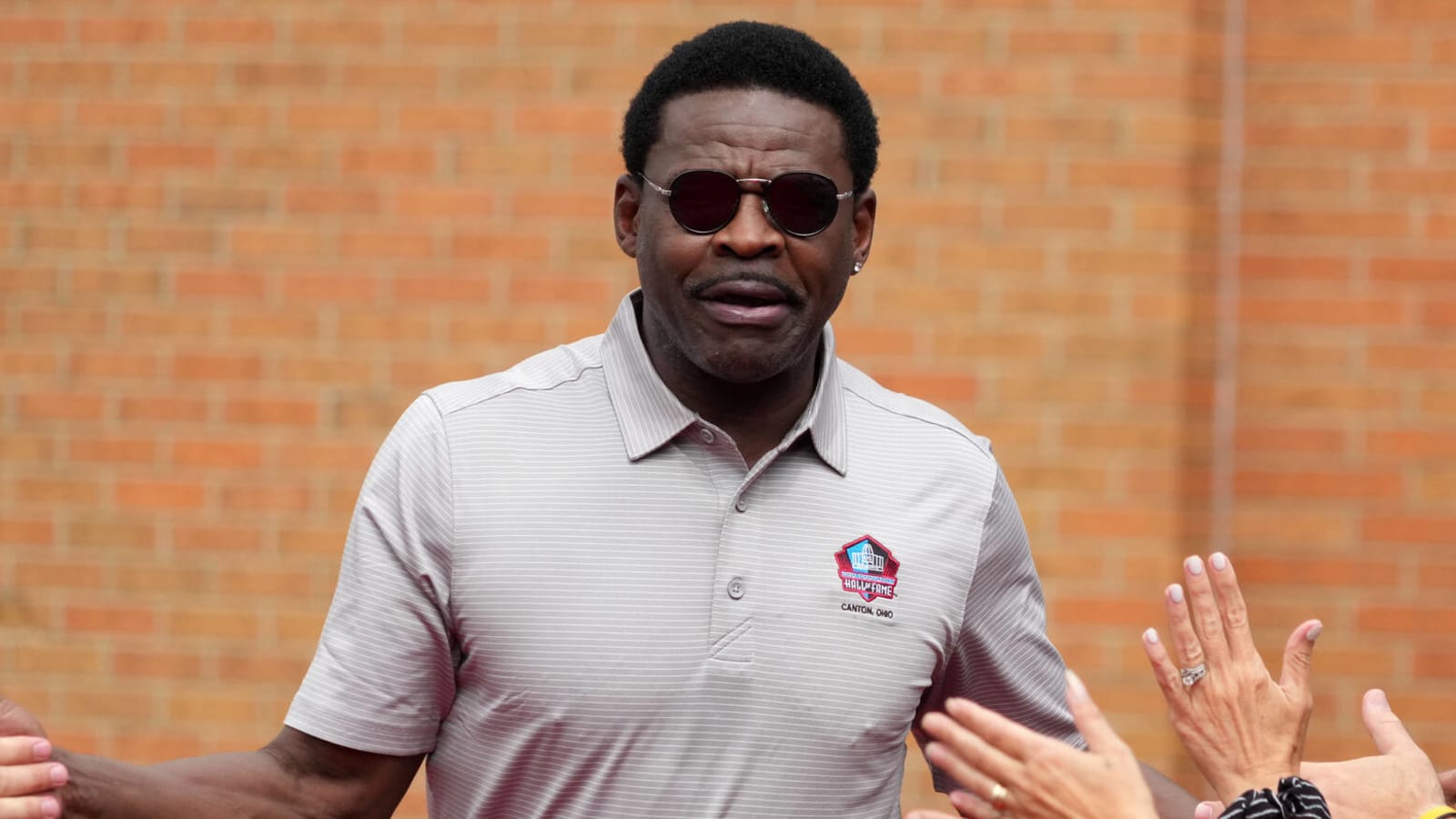 Michael Irvin gets emotional during witness account of hotel incident