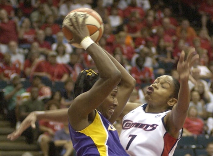 Lisa Leslie vs. Tina Thompson