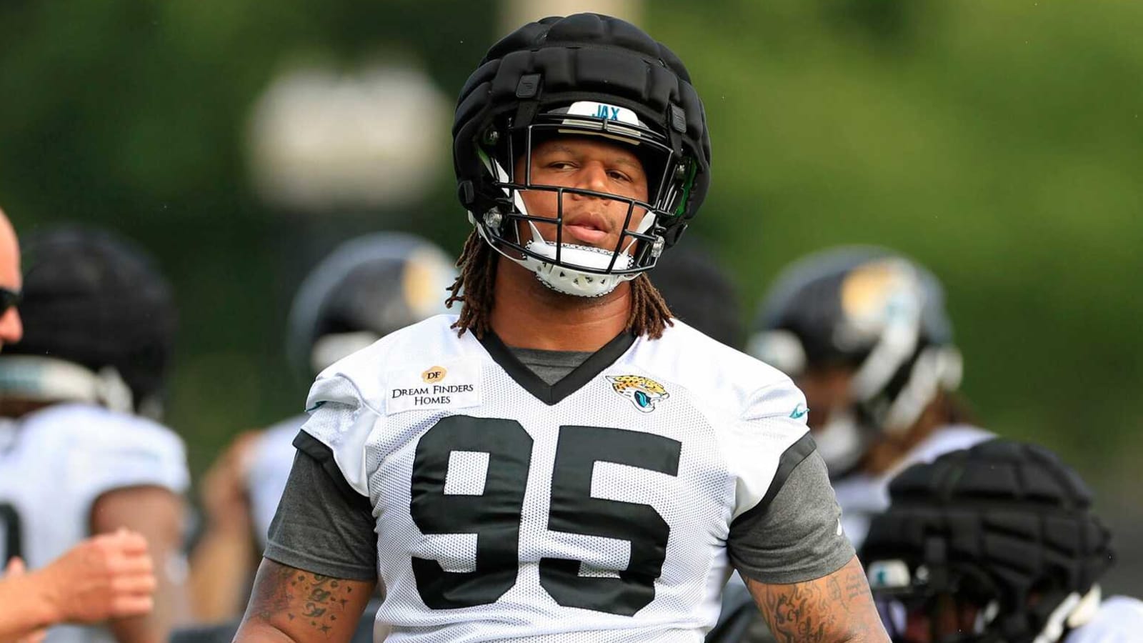 Jaguars to trade veteran DL to Seahawks