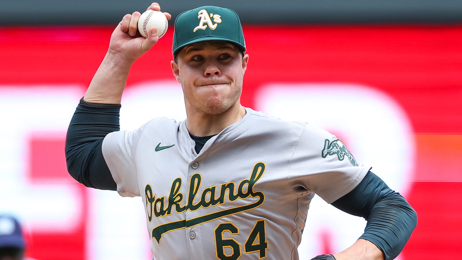 Journeyman pitcher reunites with Mets on minors pact