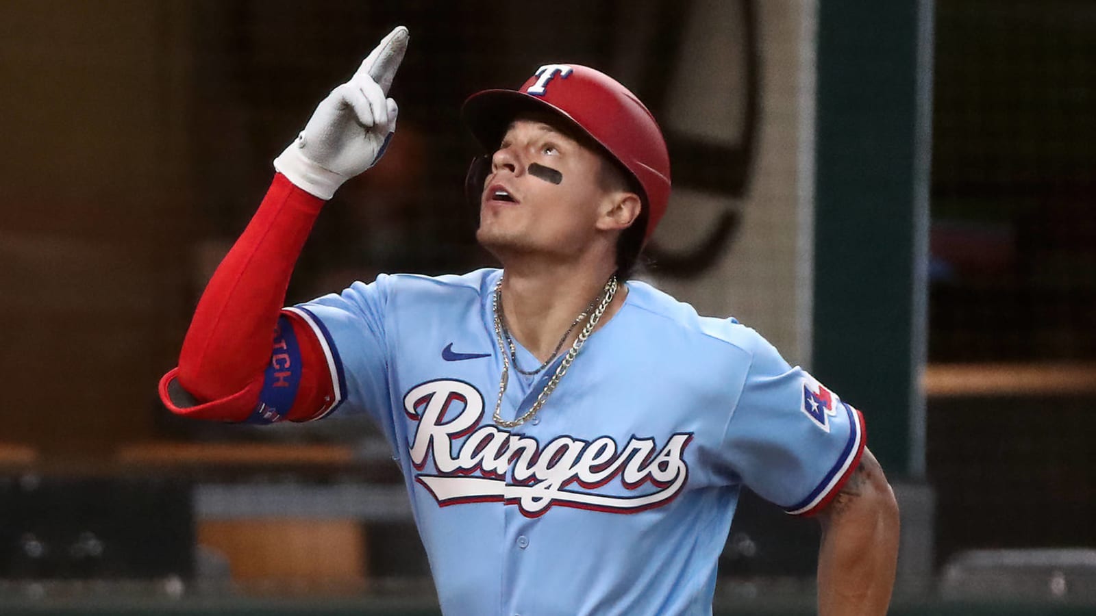 Nationals, Derek Dietrich agree to deal