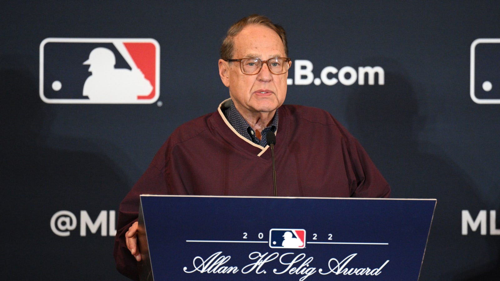 White Sox owner in 'active discussions' to sell franchise