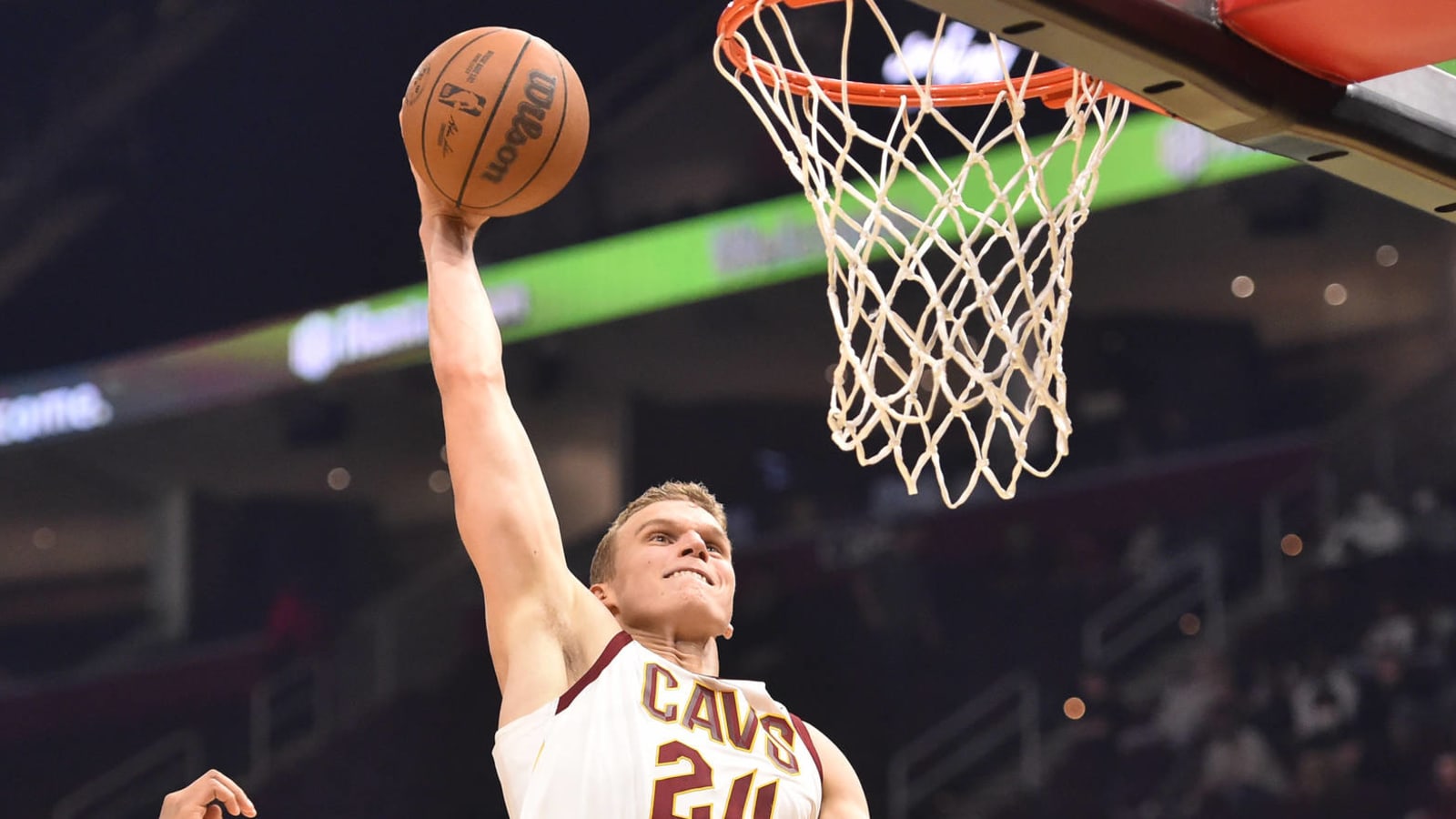 Watch: Lauri Markkanen stared down Nikola Jokic after big dunk on him