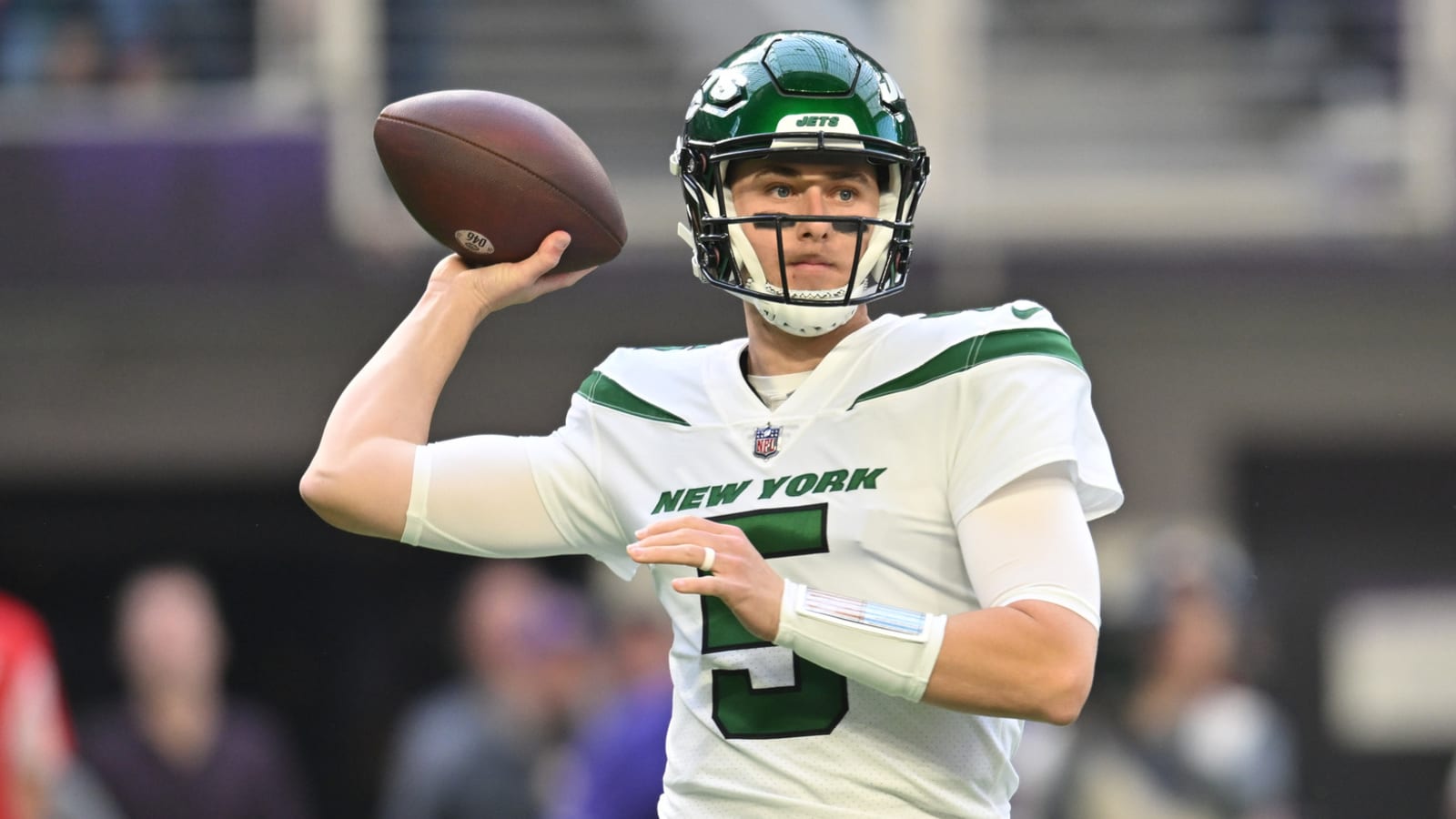 Bills extend veteran backup QB through 2025 season
