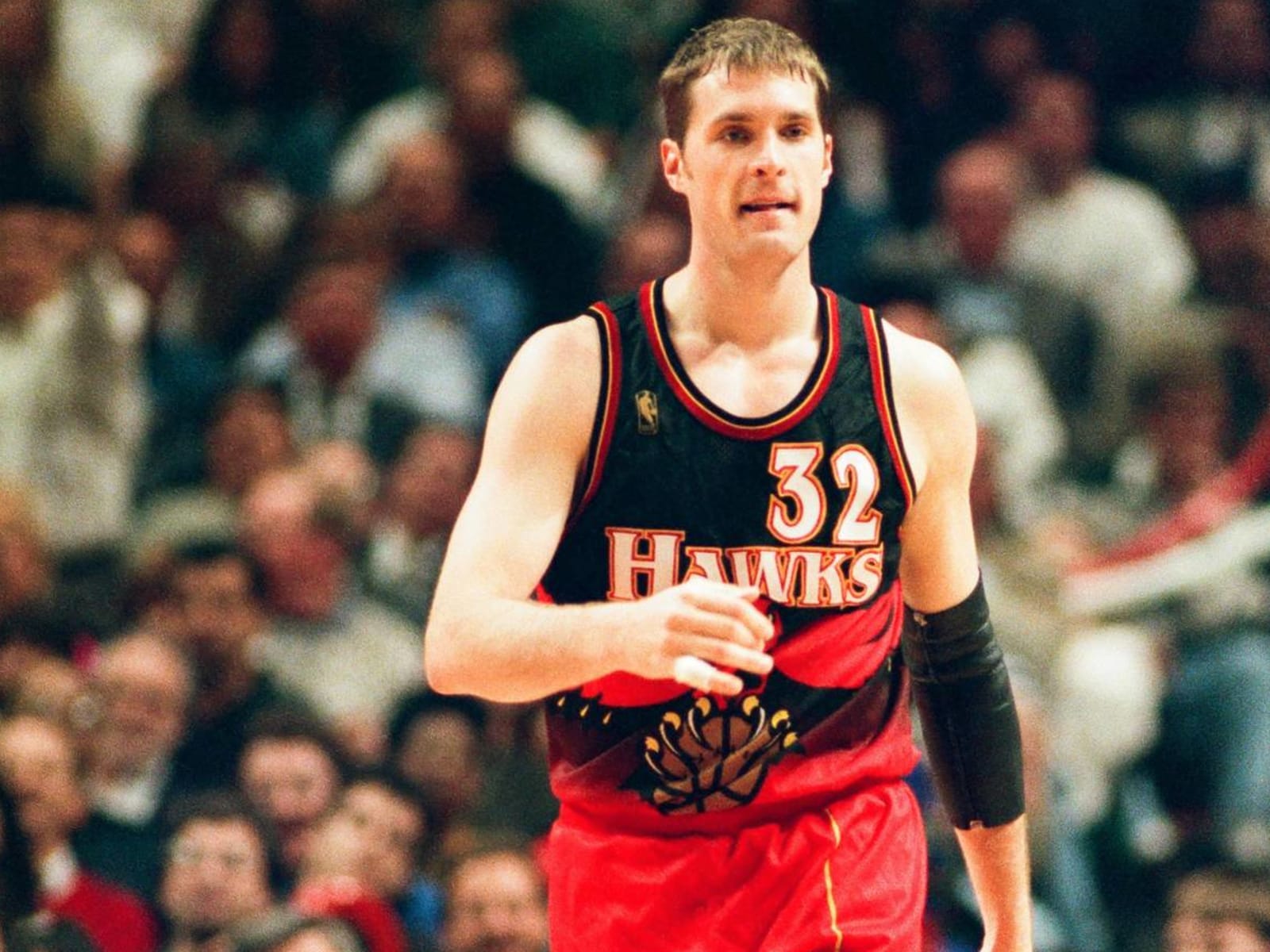 Remember When the Atlanta Hawks Wore Mismatched Jerseys?