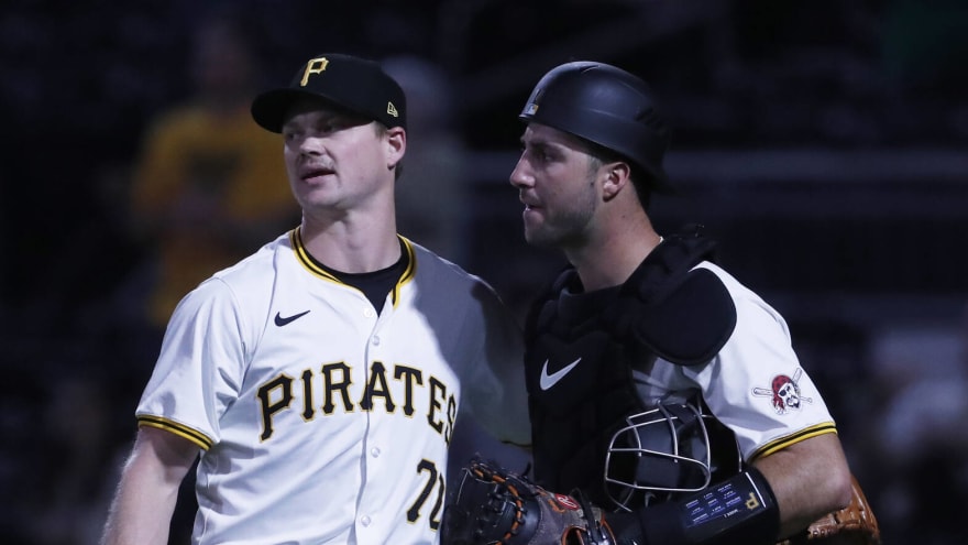 Pirates catcher suffers unlucky injury during batting practice