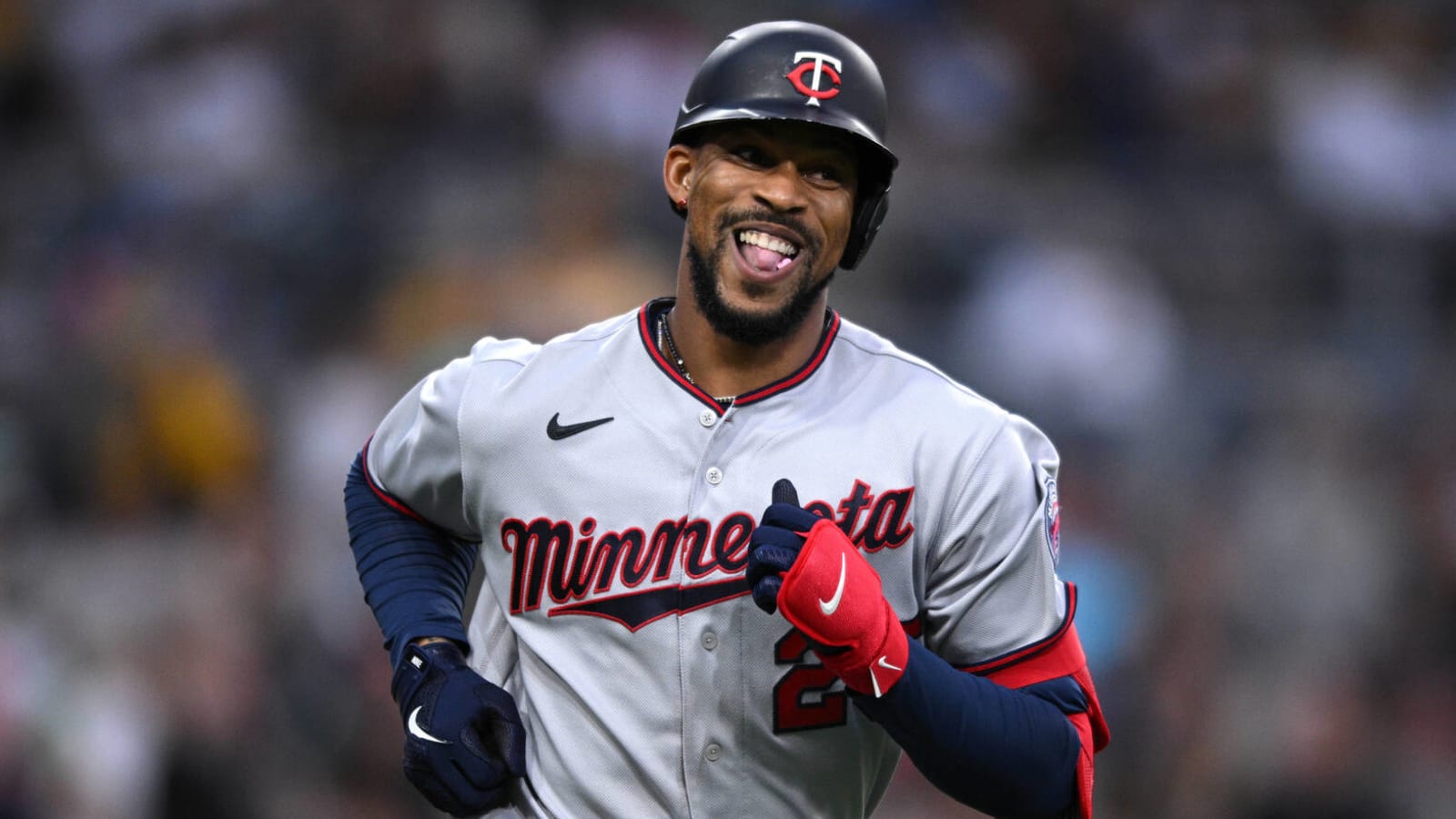 Twins place Byron Buxton on IL with hip strain