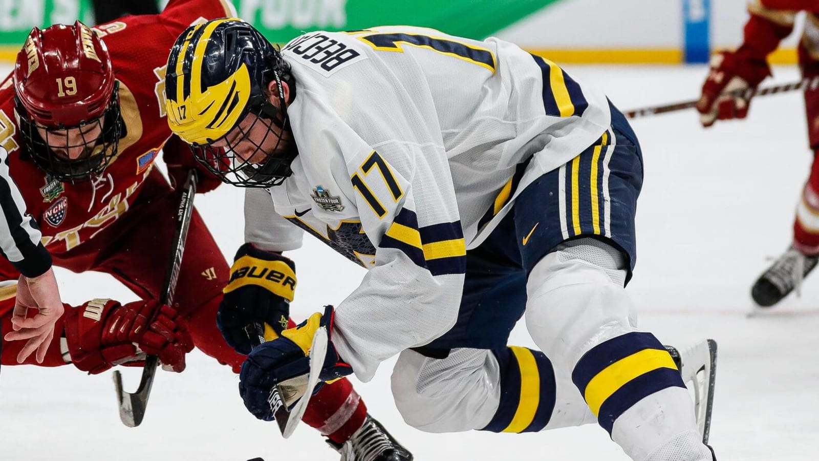 Bruins sign 2019 first-round pick Johnny Beecher