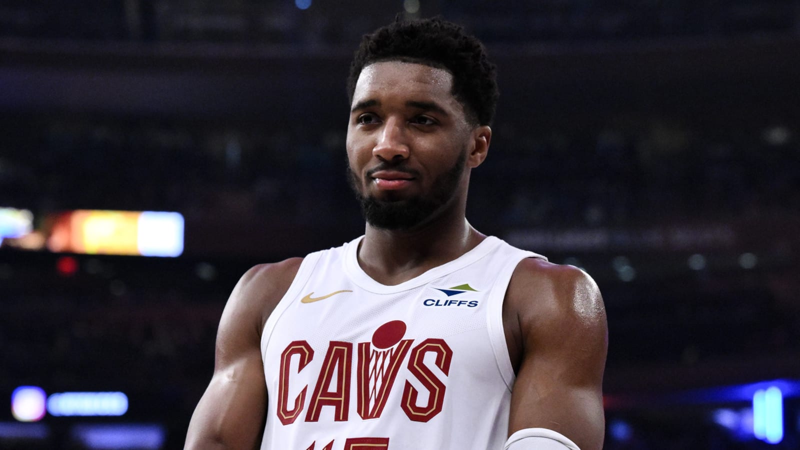 Watch: Donovan Mitchell's game-winner lifts Cavs to 7-0 start