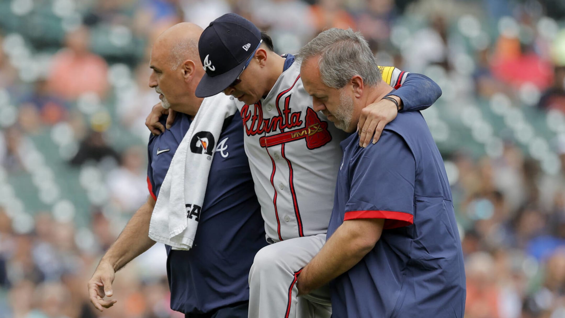 Braves re-sign reliever Jesse Chavez