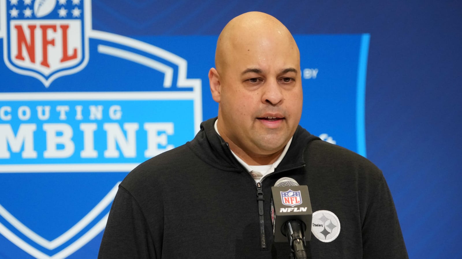 Analyst predicts wild Steelers Round 1 move for franchise QB