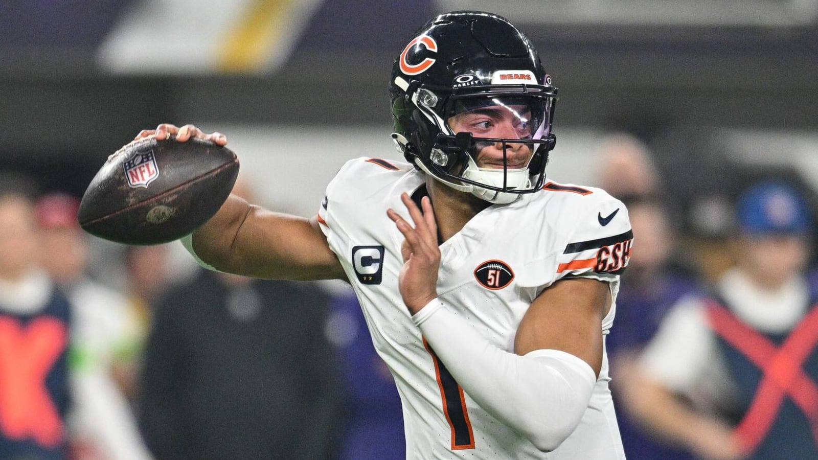 Bears trade Justin Fields to Steelers