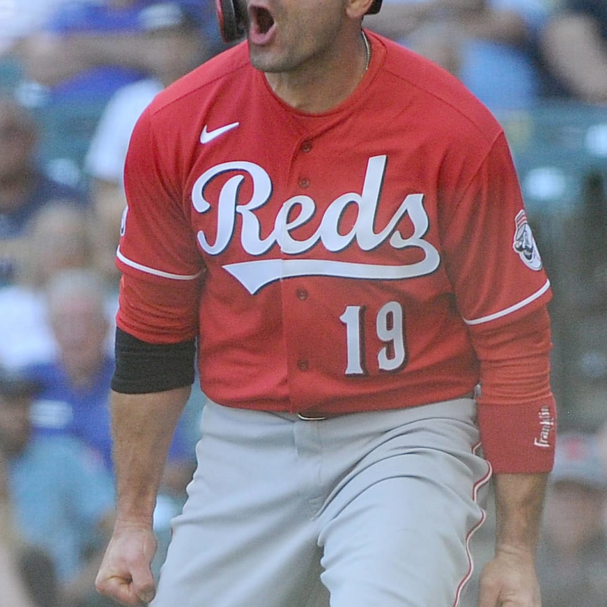 Young Reds fan sells out for home run ball, dives and secures Joey